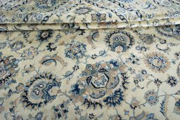 Close-up detail of 1950s Kashan rug from Iran / Persia showing Wool weave