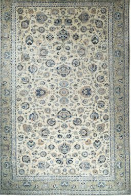 Full view of 1950s Kashan rug from Iran / Persia, 657 × 425 cm in Beige tones