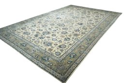 Corner detail of 1950s Kashan rug showing border pattern and Wool pile