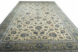 Surface texture of 1950s Kashan rug with natural Wool and intricate pattern
