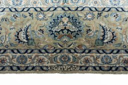 Full view of 1950s Kashan rug from Iran / Persia, 657 × 425 cm in Beige tones