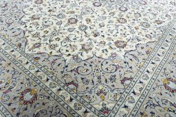Close-up detail of New Kashan rug from Iran / Persia showing Wool weave