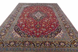 Surface texture of 2000s Kashan rug with natural Wool and intricate pattern
