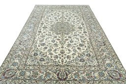 Surface texture of 2000s Kashan rug with natural Wool and intricate pattern