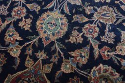 Corner detail of 1930s Kashan rug showing border pattern and Wool pile