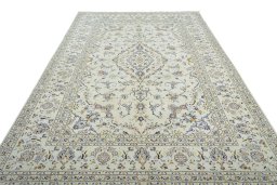Surface texture of 2000s Kashan rug with natural Wool and intricate pattern