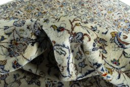 Surface texture of 2000s Kashan rug with natural Wool and intricate pattern