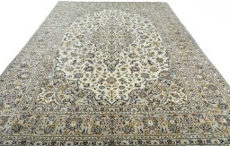 Surface texture of 2000s Kashan rug with natural Wool and intricate pattern