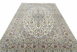Surface texture of 2000s Kashan rug with natural Wool and intricate pattern