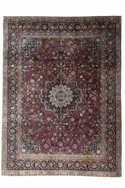 Full view of 1930s Kashan rug from Iran / Persia, 370 × 277 cm in Red tones