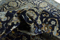 Surface texture of 2000s Kashan rug with natural Wool and intricate pattern