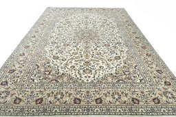 Surface texture of 2000s Kashan rug with natural Wool and intricate pattern