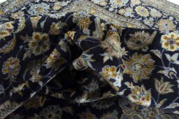 Surface texture of 2000s Kashan rug with natural Wool and intricate pattern