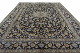 Surface texture of 2000s Kashan rug with natural Wool and intricate pattern