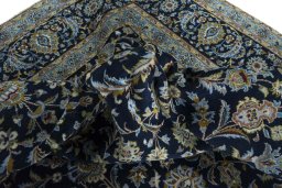 Surface texture of 2000s Kashan rug with natural Wool and intricate pattern