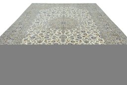 Surface texture of 2000s Kashan rug with natural Wool and intricate pattern