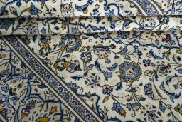 Surface texture of 2000s Kashan rug with natural Wool and intricate pattern