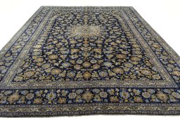 Surface texture of 2000s Kashan rug with natural Wool and intricate pattern