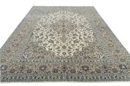 Surface texture of 2000s Kashan rug with natural Wool and intricate pattern