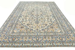 Surface texture of 2000s Kashan rug with natural Wool and intricate pattern