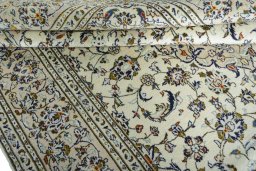 Close-up detail of New Kashan rug from Iran / Persia showing Wool weave