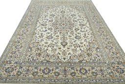 Surface texture of New Kashan rug with natural Wool and intricate pattern