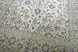 Close-up detail of New Kashan rug from Iran / Persia showing Wool weave