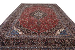 Surface texture of 2000s Kashan rug with natural Wool and intricate pattern
