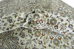 Surface texture of New Kashan rug with natural Wool and intricate pattern