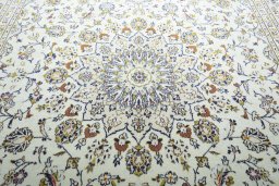 Central medallion detail of New Kashan rug from Iran / Persia