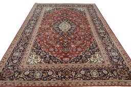 Surface texture of 2000s Kashan rug with natural Wool and intricate pattern