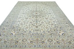 Surface texture of 2000s Kashan rug with natural Wool and intricate pattern