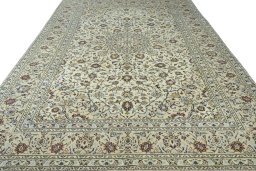 Surface texture of 2000s Kashan rug with natural Wool and intricate pattern