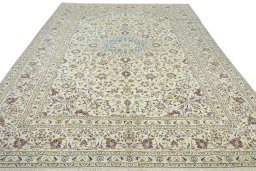Surface texture of 2000s Kashan rug with natural Wool and intricate pattern