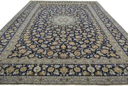 Surface texture of 2000s Kashan rug with natural Wool and intricate pattern