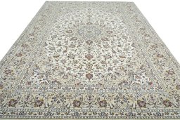 Surface texture of 2000s Kashan rug with natural Wool and intricate pattern