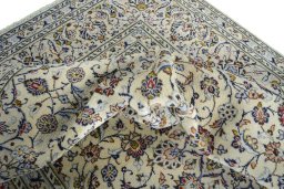 Surface texture of 2000s Kashan rug with natural Wool and intricate pattern