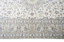 Corner detail of New Kashan rug showing border pattern and Wool pile