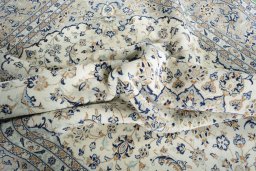 Surface texture of New Kashan rug with natural Wool and intricate pattern