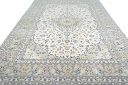 Surface texture of New Kashan rug with natural Wool and intricate pattern