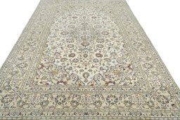 Surface texture of 2000s Kashan rug with natural Wool and intricate pattern