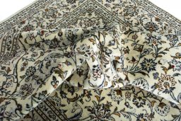 Surface texture of 2000s Kashan rug with natural Wool and intricate pattern