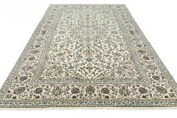 Surface texture of 2000s Kashan rug with natural Wool and intricate pattern