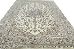Surface texture of 2000s Kashan rug with natural Wool and intricate pattern