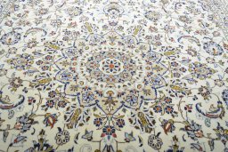 Central medallion detail of New Kashan rug from Iran / Persia