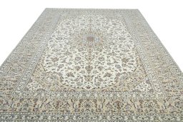Surface texture of 2000s Kashan rug with natural Wool and intricate pattern
