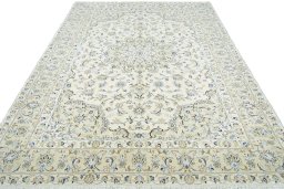 Surface texture of New Kashan rug with natural Wool and intricate pattern