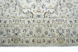 Full view of New Kashan rug from Iran / Persia, 293 × 198 cm in Beige tones