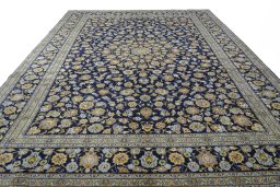 Surface texture of 2000s Kashan rug with natural Wool and intricate pattern