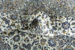 Surface texture of 2000s Kashan rug with natural Wool and intricate pattern